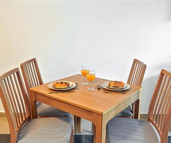 Апартаменты Beachfront Lovely Paraiso Del Sur A106 *