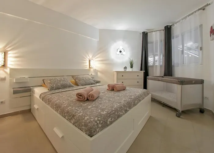 Апартаменты Beachfront Lovely Paraiso Del Sur A106